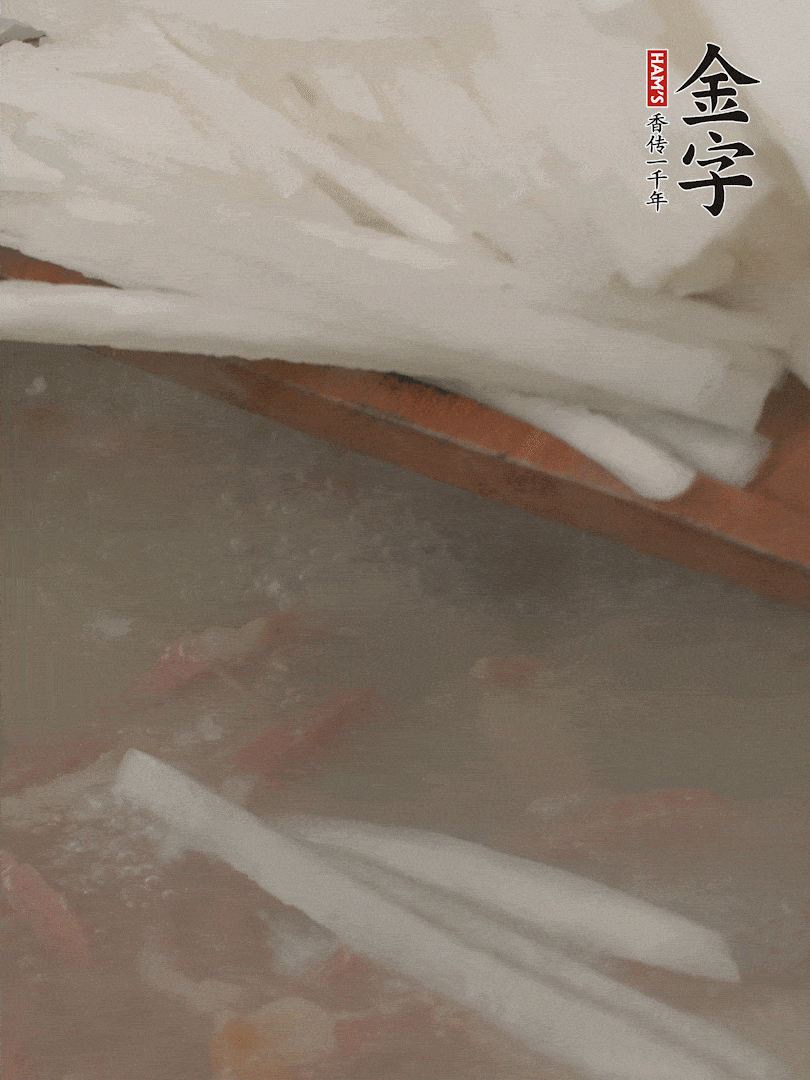 放蘿卜絲，燉5分鐘。