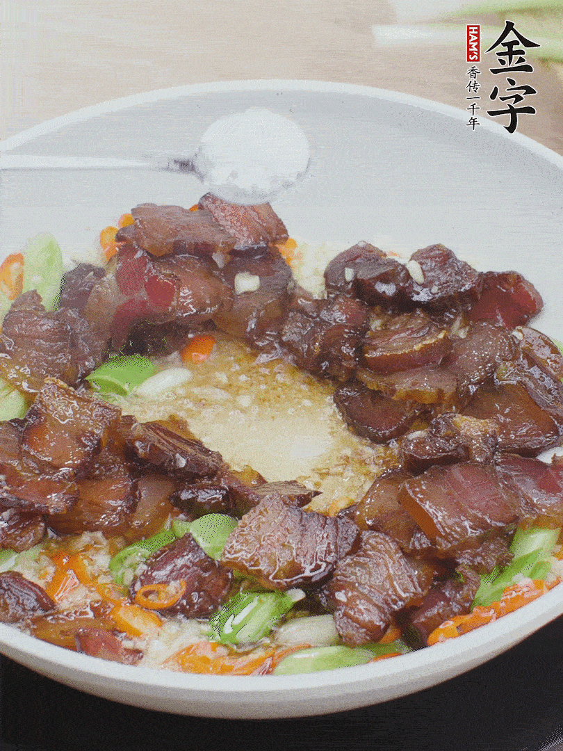 下醬油肉，一點(diǎn)生抽、白糖調(diào)味。