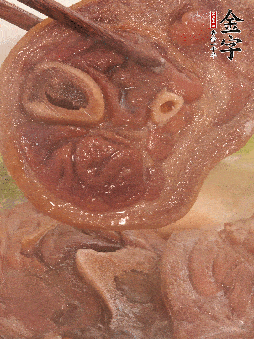 大火燒開后，調(diào)成小火燜煮30分鐘，煮至蓮藕軟糯。