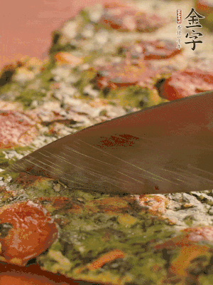 小火煎3分鐘后翻面，蓋蓋兒燜2分鐘。