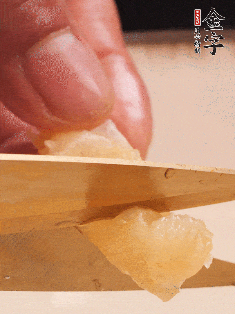 取出放入清水中，清洗表面，再剪成小段