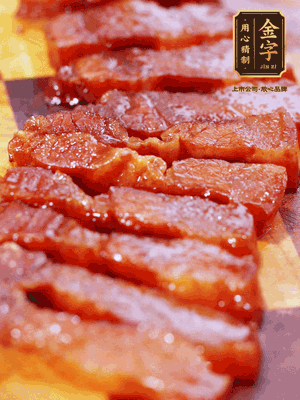 金字醬油肉煮熟，切片