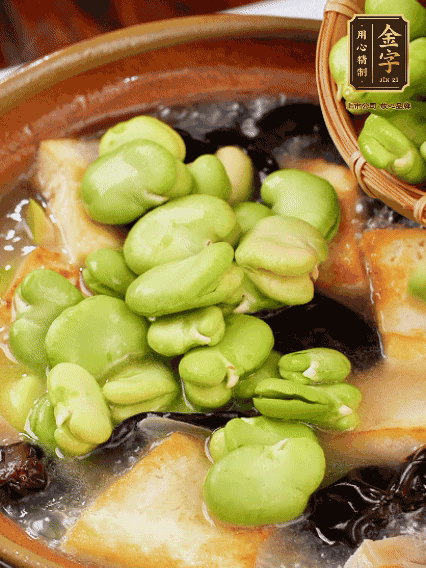 最后可以放豆瓣、木耳煮熟，依照個人口味加點鹽調(diào)味