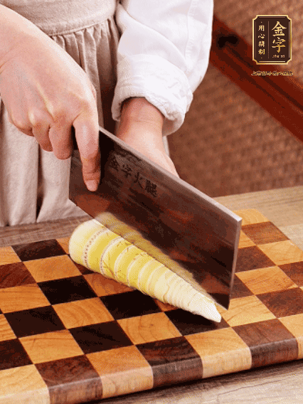 春筍切片，焯水1分鐘