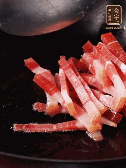 豬油潤(rùn)鍋，下火腿煸香