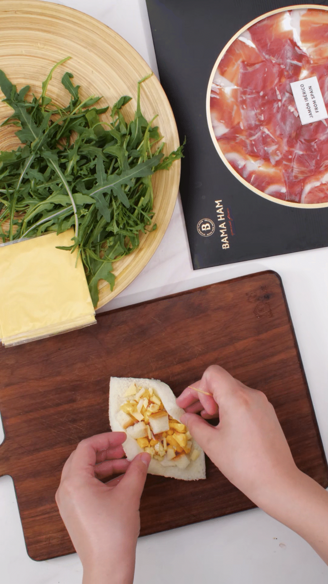 一片吐司，放一片芝士
