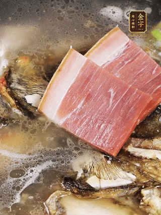 大火燒開，大火煮10~15分鐘。放入切好的豆腐，再煮5分鐘大火燒開，大火煮10~15分鐘。放入切好的豆腐，再煮5分鐘